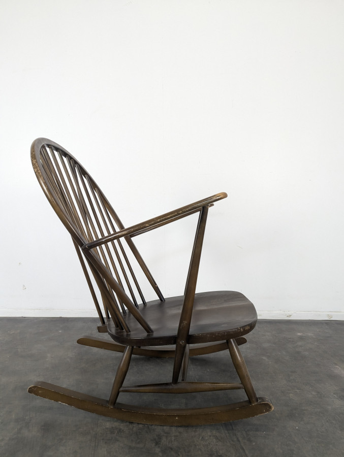 Fauteuil Rocking chair Ercol par Lucian Ercolani