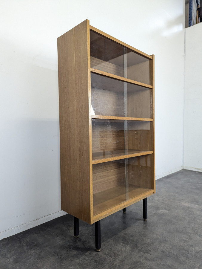 Bibliothèque vitrée moderniste