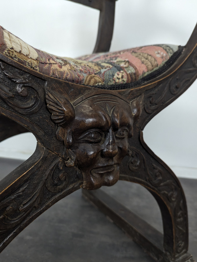 Paire de fauteuils curules de style Baroque Italien