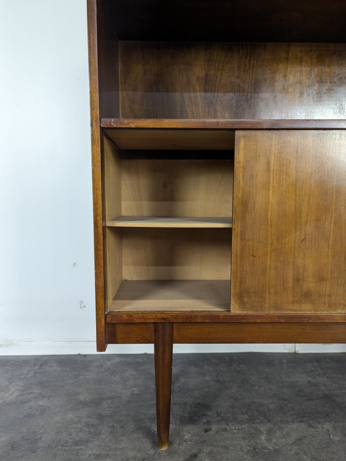 Meuble d'appoint moderniste en Noyer