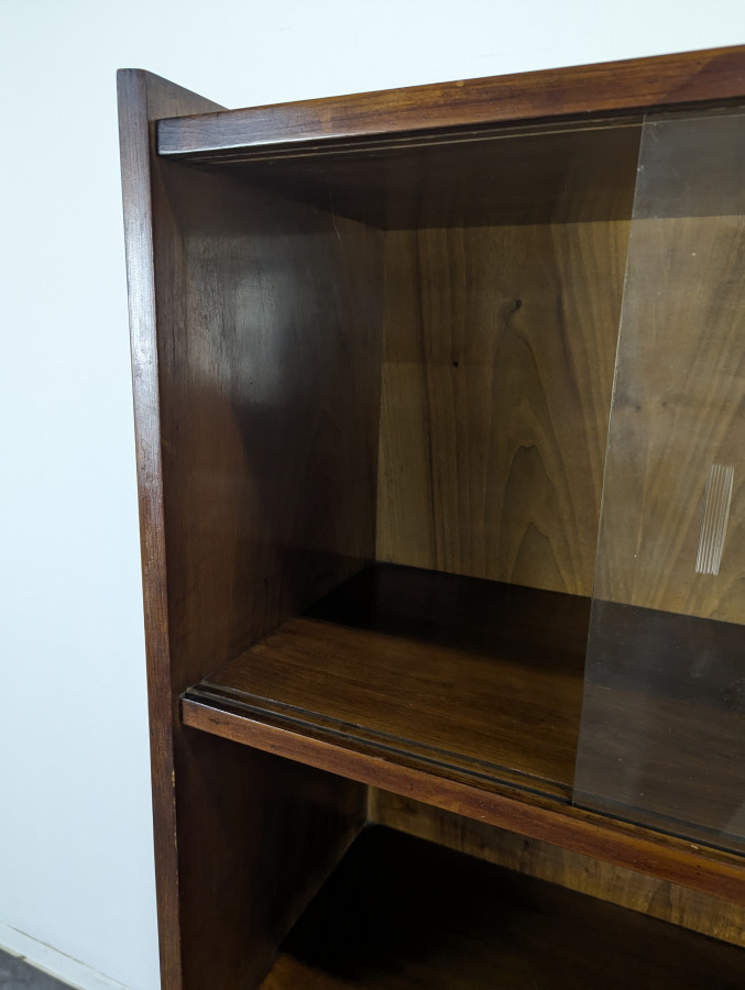 Meuble d'appoint moderniste en Noyer