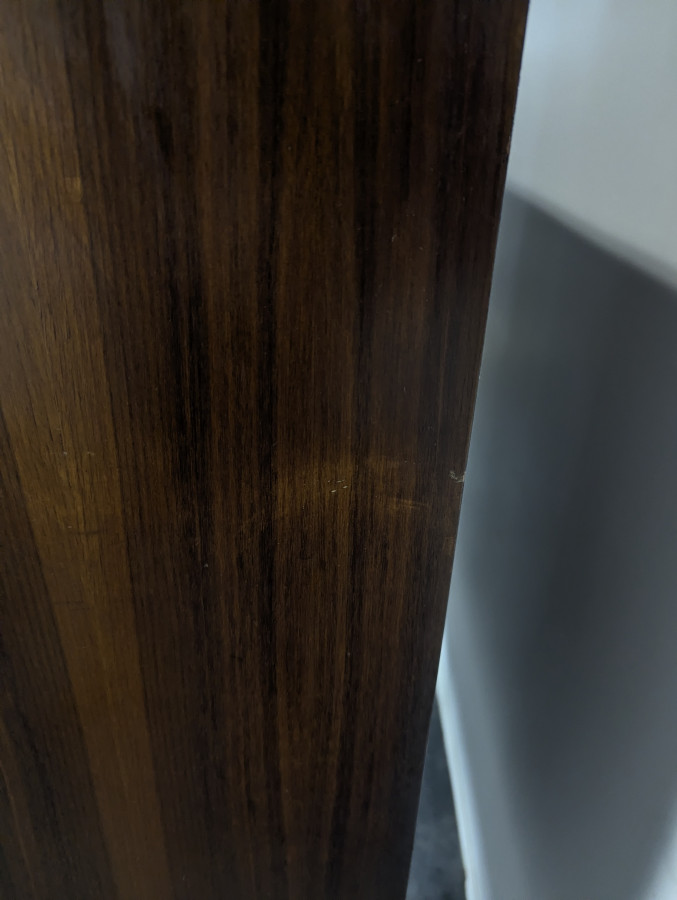 Meuble d'appoint moderniste en Noyer