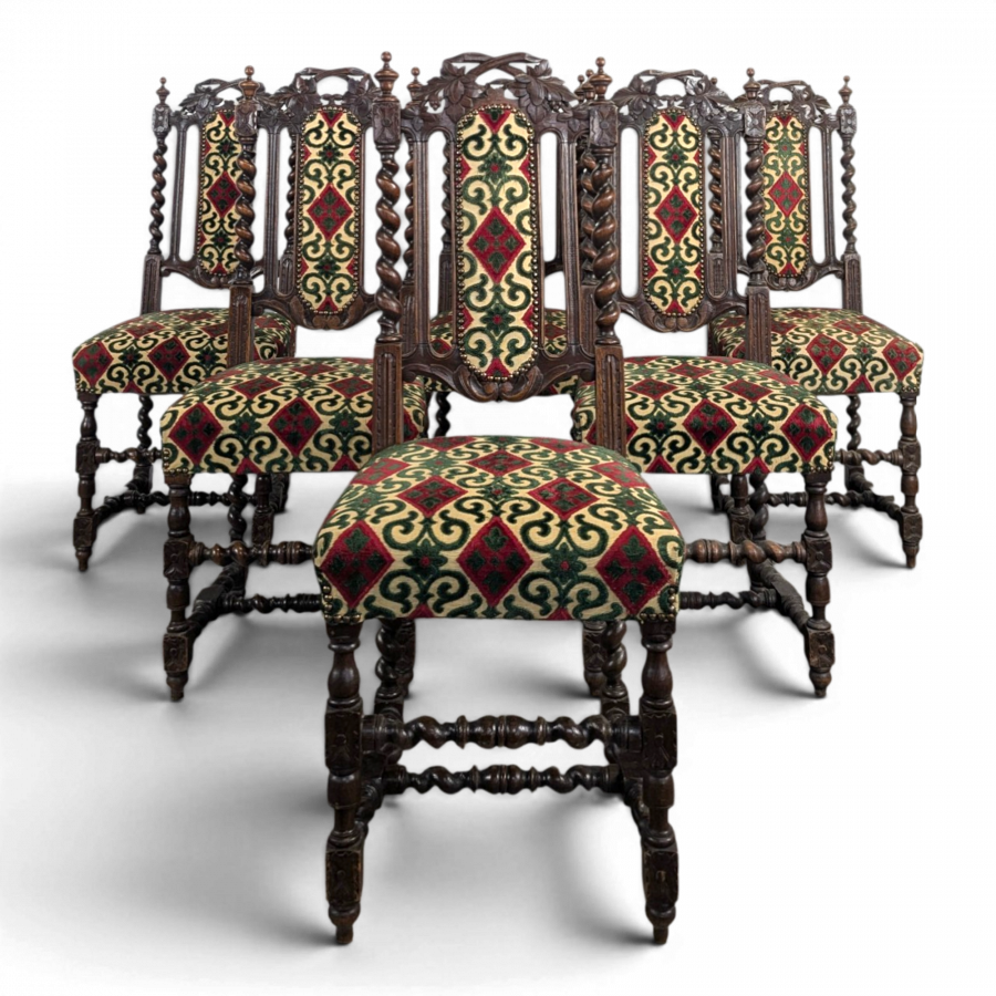 Série de 6 chaises de style Louis XIII en chêne