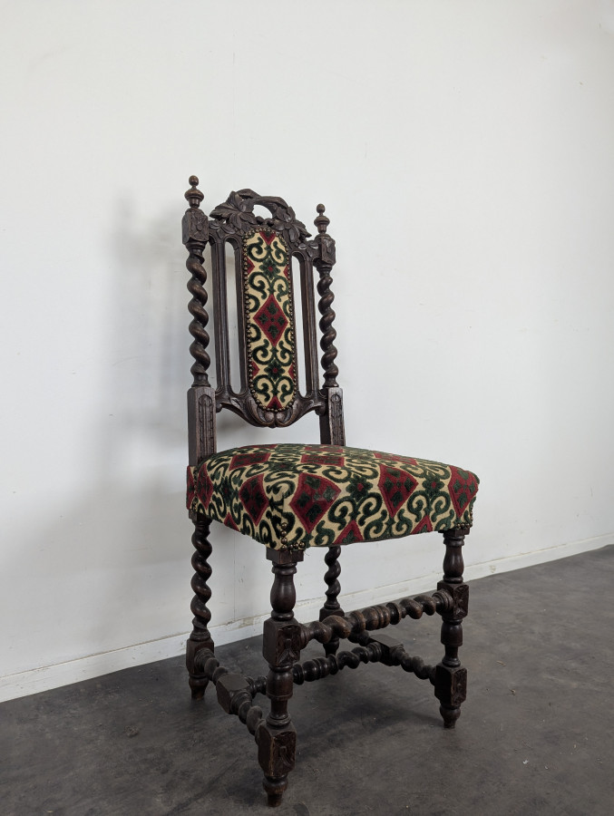 Série de 6 chaises de style Louis XIII en chêne