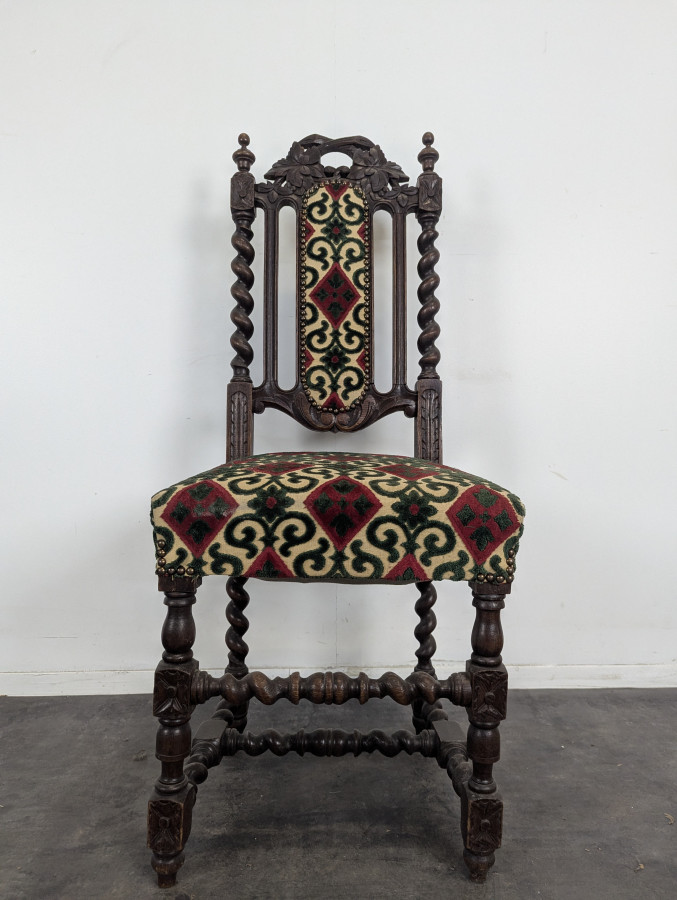 Série de 6 chaises de style Louis XIII en chêne