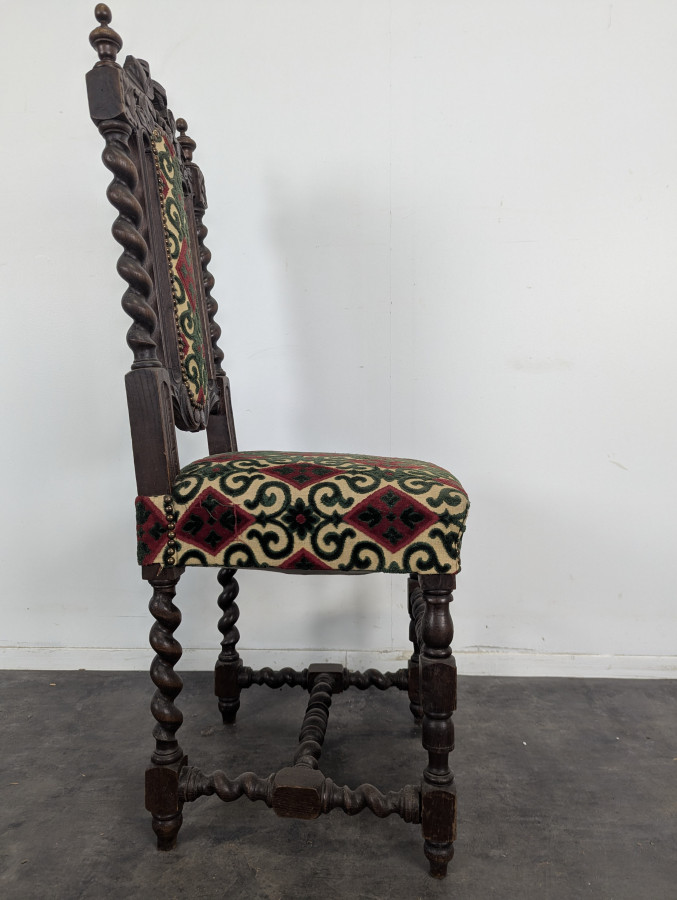 Série de 6 chaises de style Louis XIII en chêne