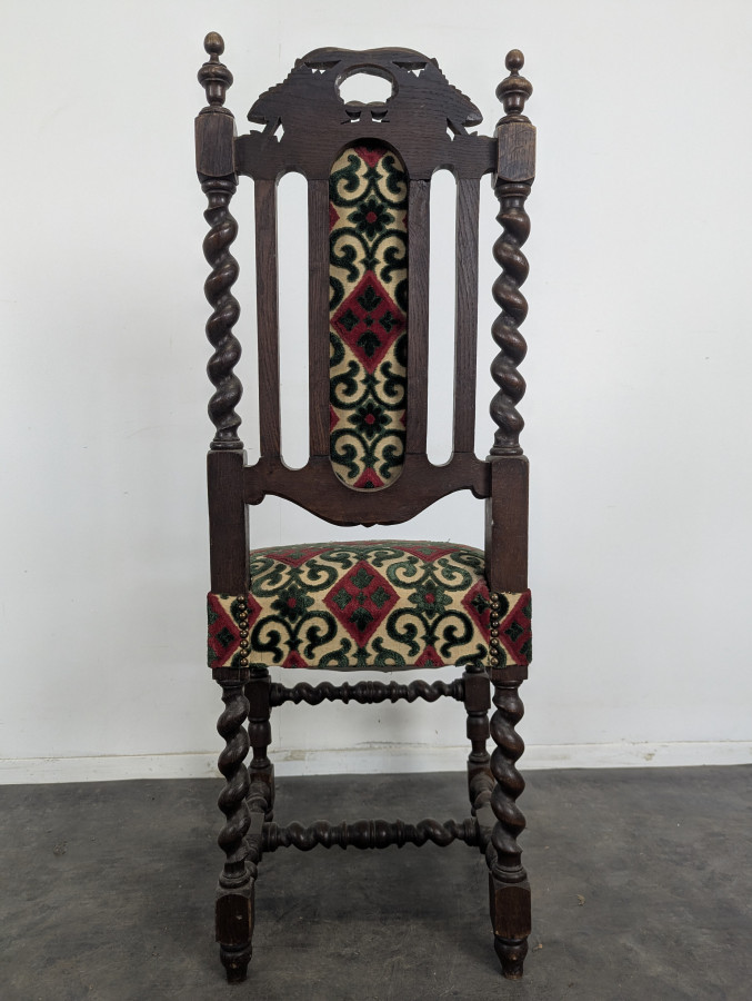 Série de 6 chaises de style Louis XIII en chêne