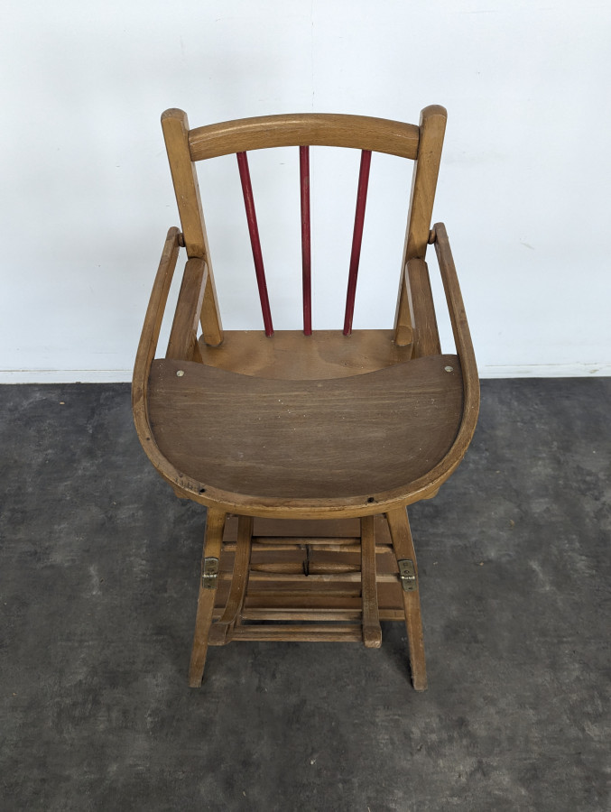 Chaise haute pour enfant