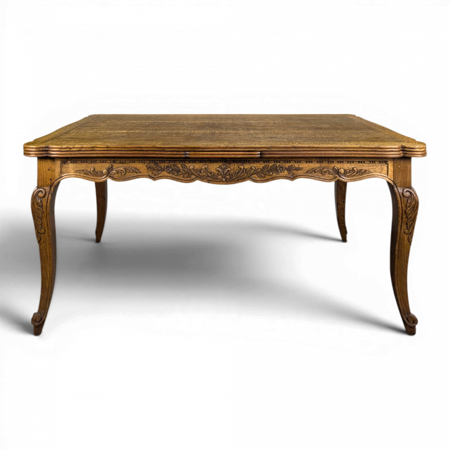 Table de style Louis XV en chêne à l'italienne