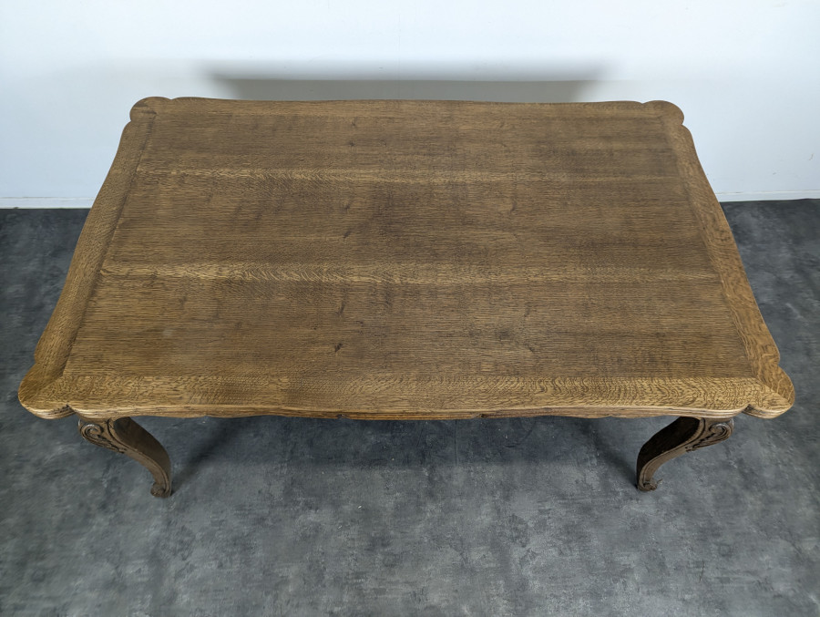 Table de style Louis XV en chêne à l'italienne