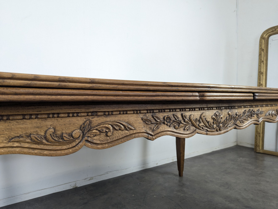 Table de style Louis XV en chêne à l'italienne