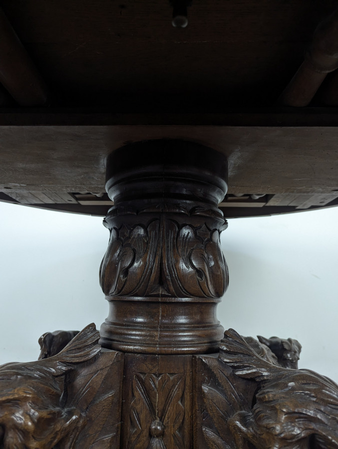 Table guéridon de chasse en chêne
