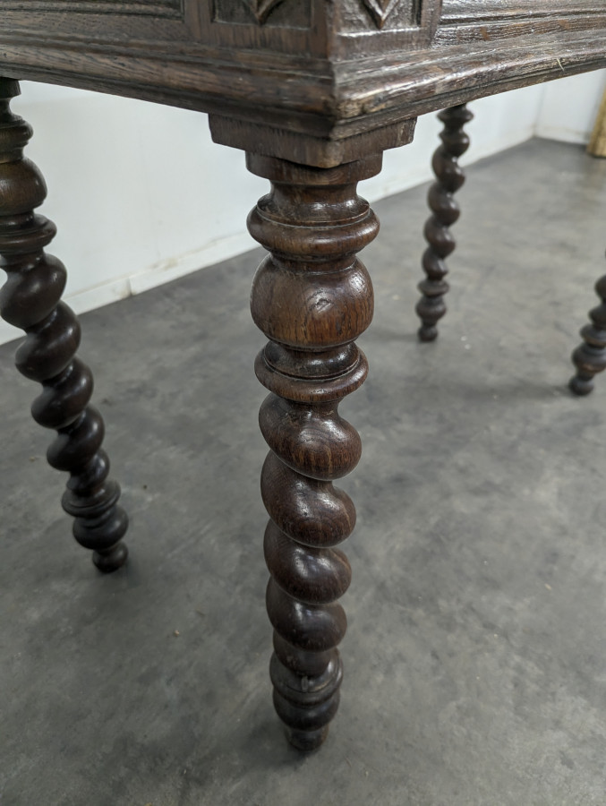 Table à jeu de style Louis XIII en chêne