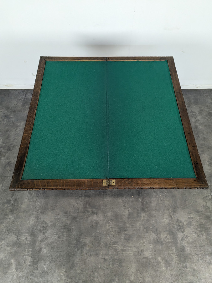 Table à jeu de style Louis XIII en chêne