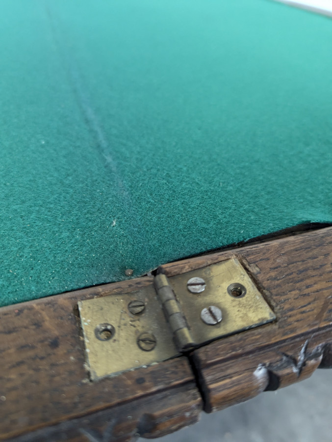 Table à jeu de style Louis XIII en chêne