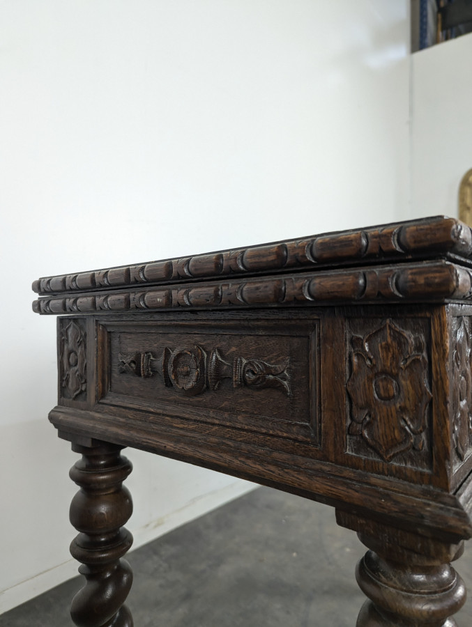 Table à jeu de style Louis XIII en chêne