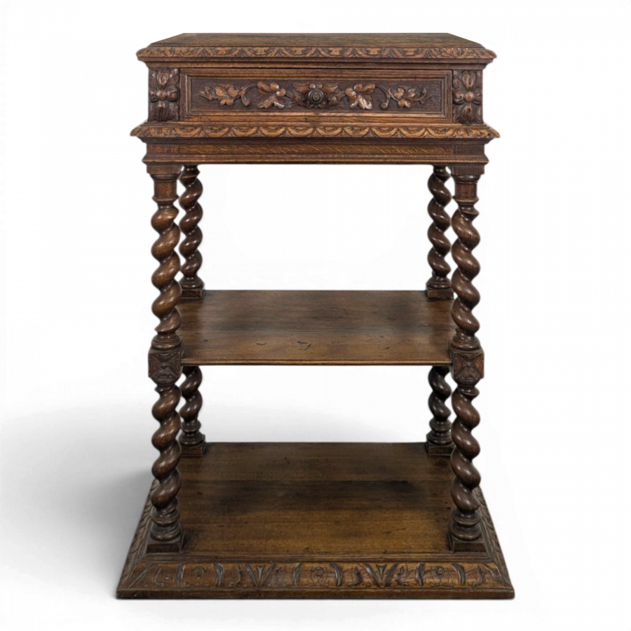 Table d'appoint de style Louis XIII en chêne