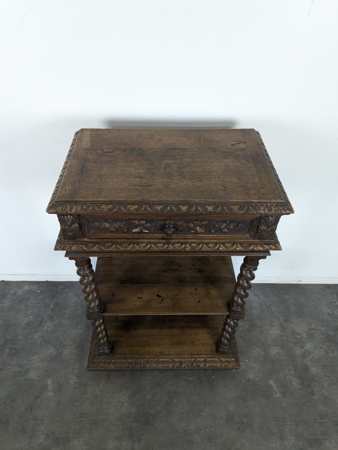 Table d'appoint de style Louis XIII en chêne