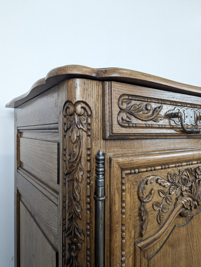 Enfilade normande en chêne massif sculpté