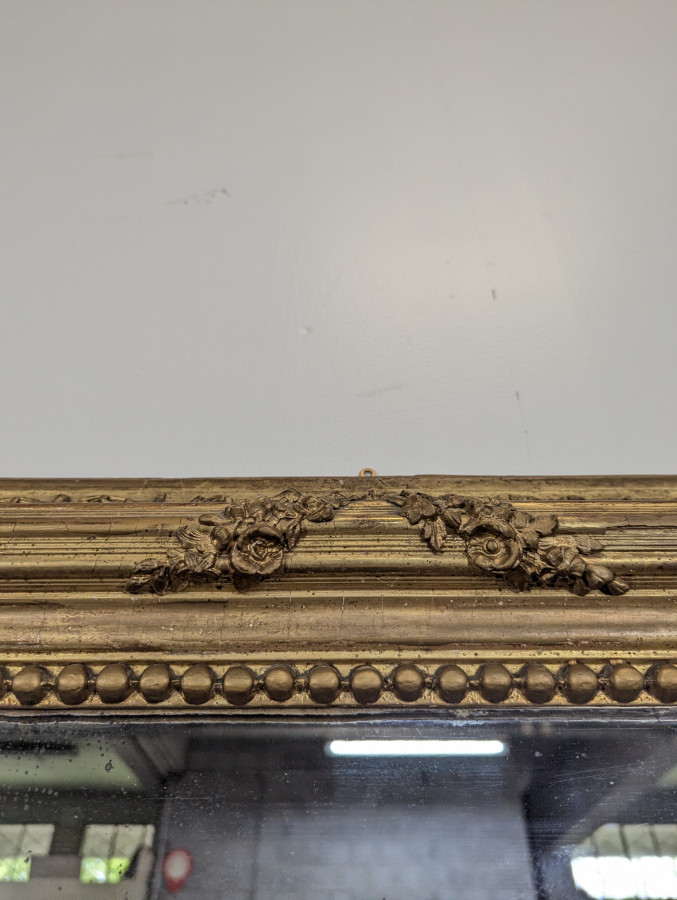 Miroir doré époque Napoléon III en bois et stuc