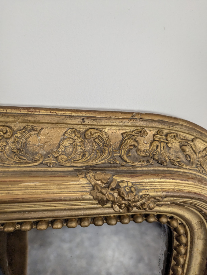 Miroir doré époque Napoléon III en bois et stuc