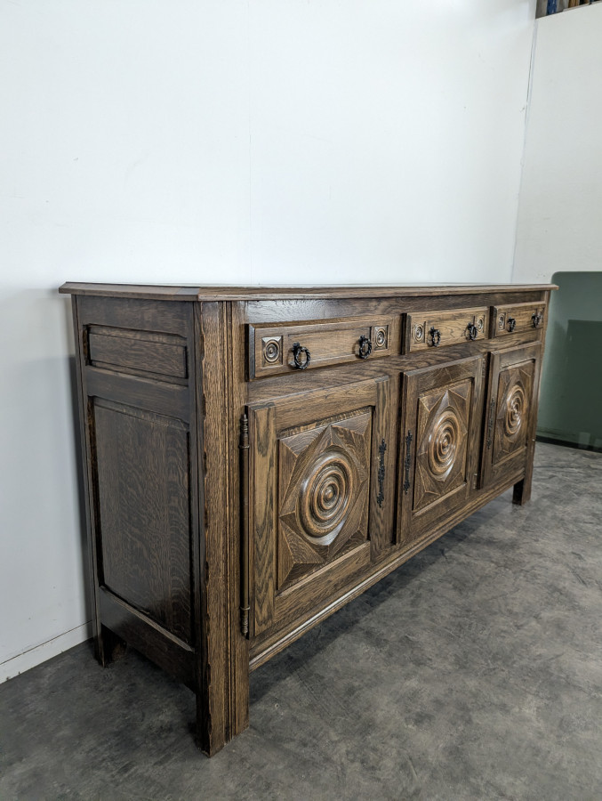 Buffet brutaliste dans l'esprit de Dudouyt
