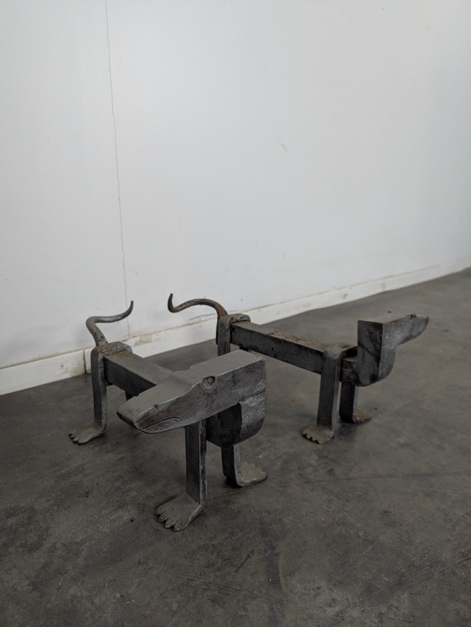 Paire de chenets zoomorphes, couple de teckels