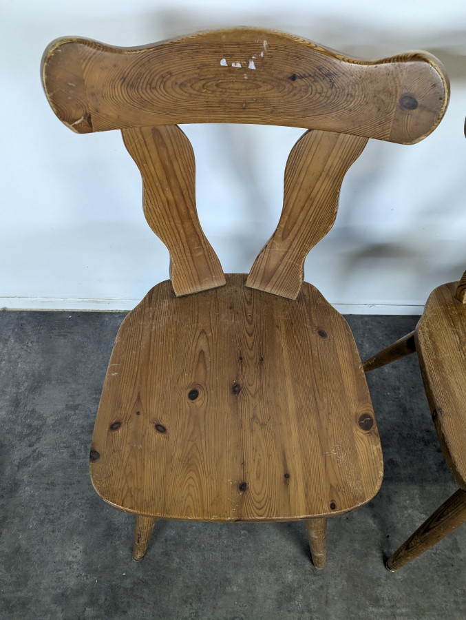 Série de 4 chaises de style Chalet en pin