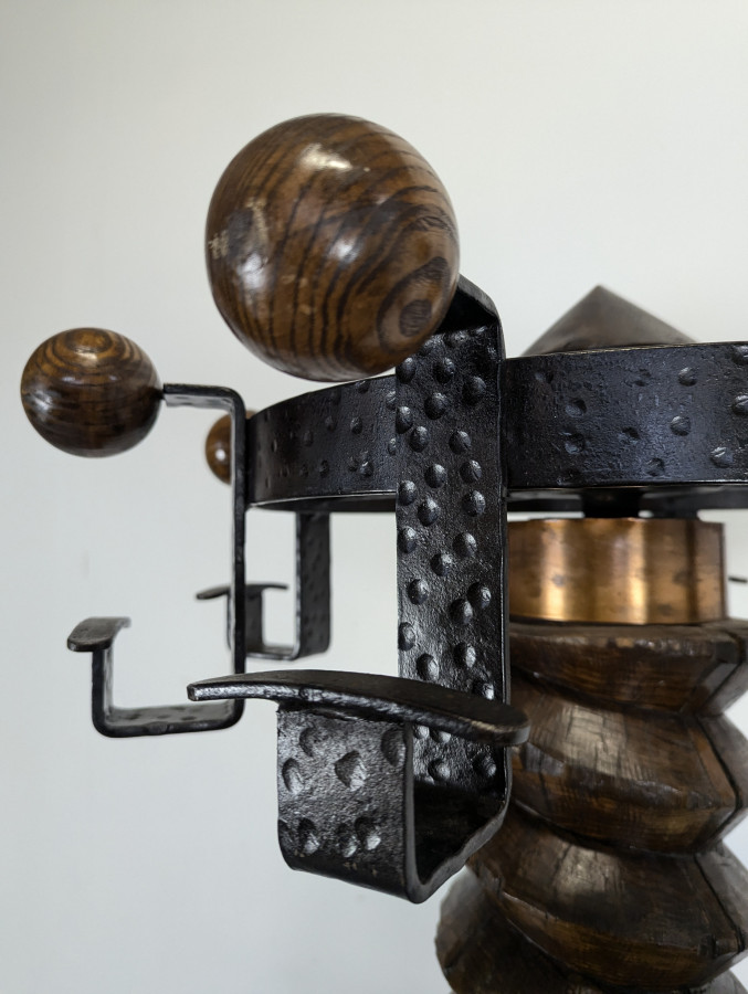 Porte manteau visse de pressoir en chêne et fer martelé