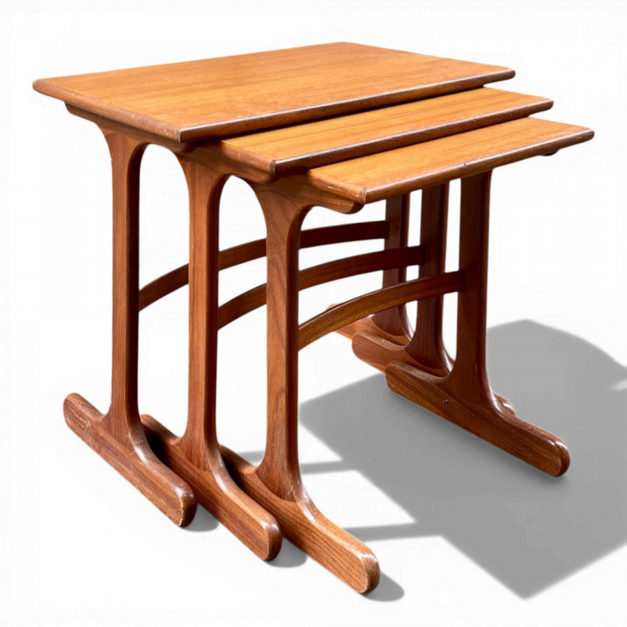 Tables gigognes scandinaves en teck des années 60