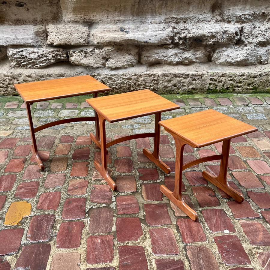 Tables gigognes scandinaves en teck des années 60