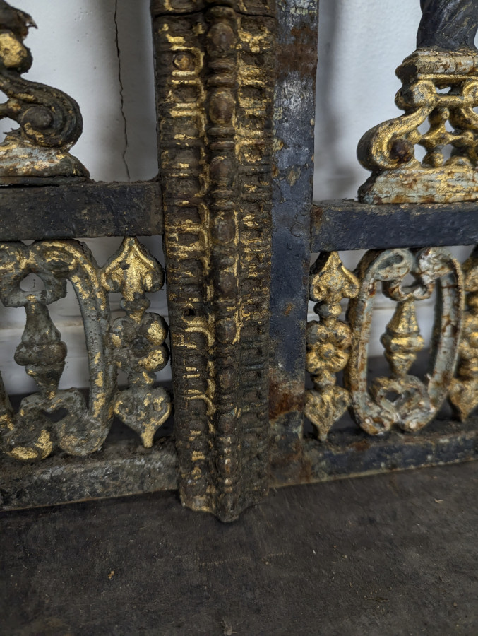 Paire de portes en fonte de coeur d'église fin XIXème