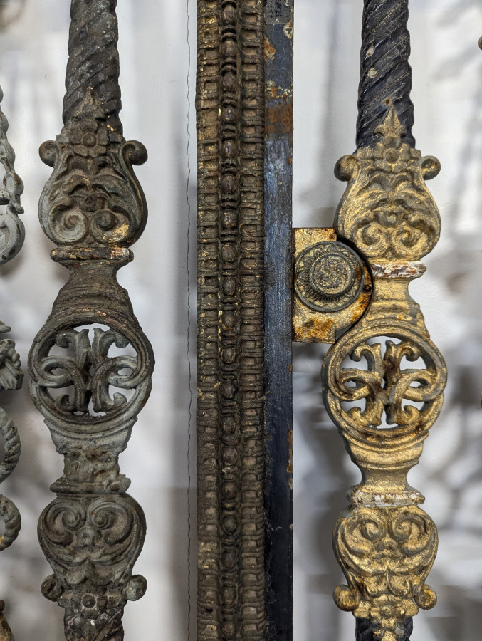 Paire de portes en fonte de coeur d'église fin XIXème