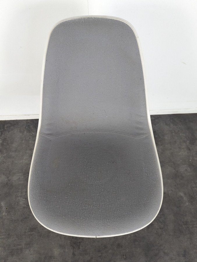 Chaise Vitra Eames DSR rembourrée grise