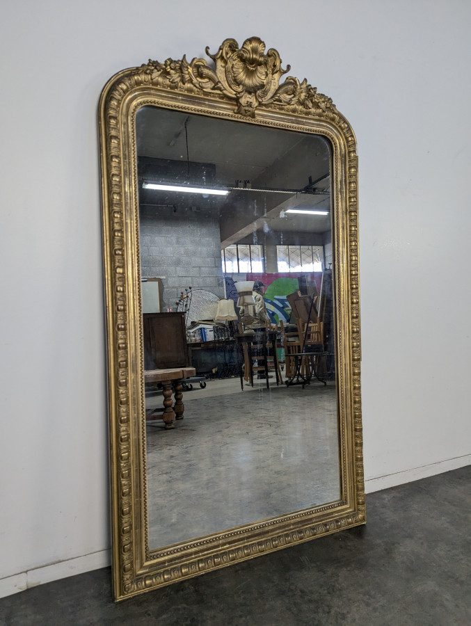 Miroir doré époque Napoléon III à coquilles et godrons