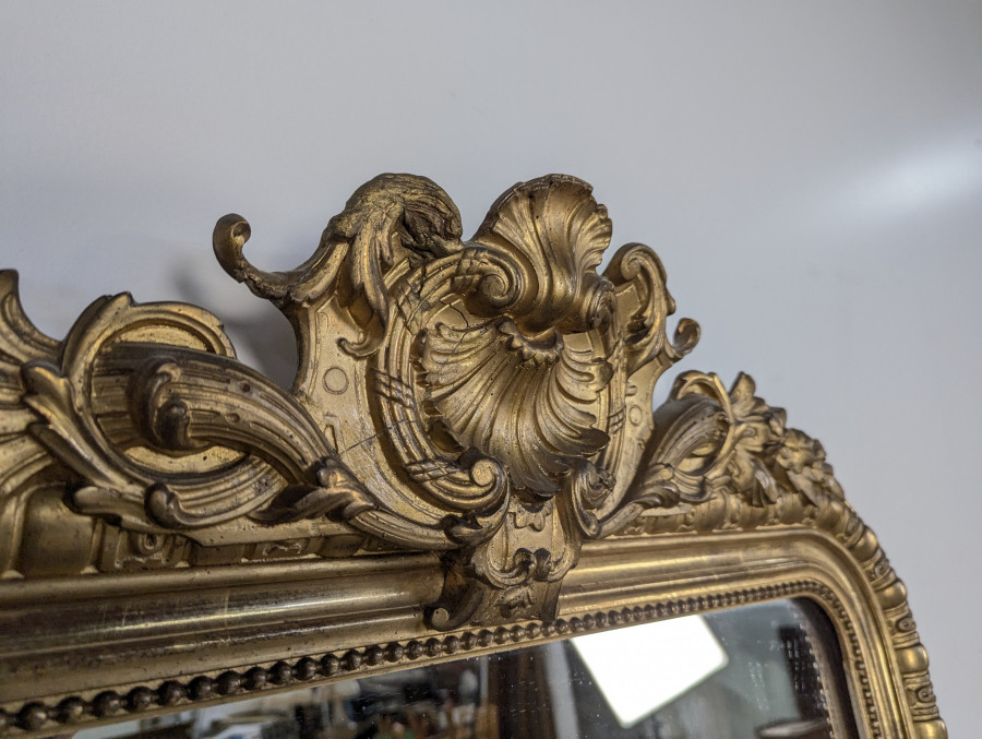 Miroir doré époque Napoléon III à coquilles et godrons
