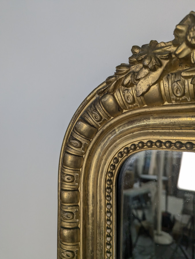 Miroir doré époque Napoléon III à coquilles et godrons