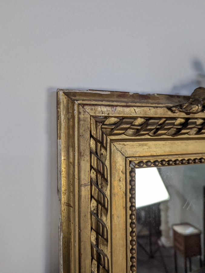 Miroir doré de style Louis XVI à bouquet et coquilles