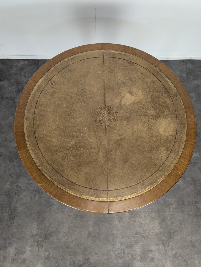 Table de salle à manger des style Louis XVI dessus cuir
