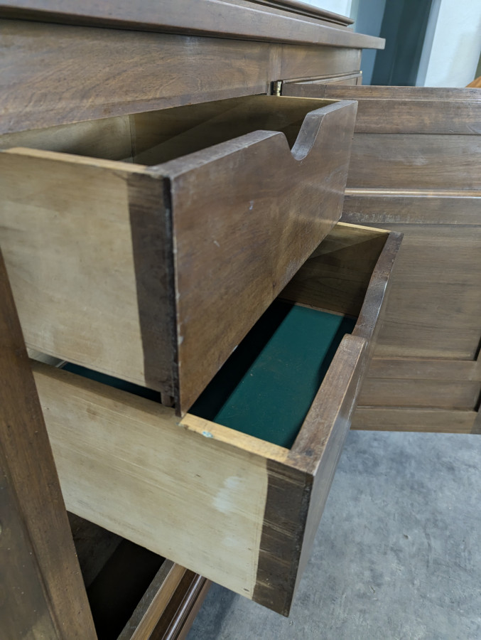 Enfilade d'Etienne Kohlmann en noyer