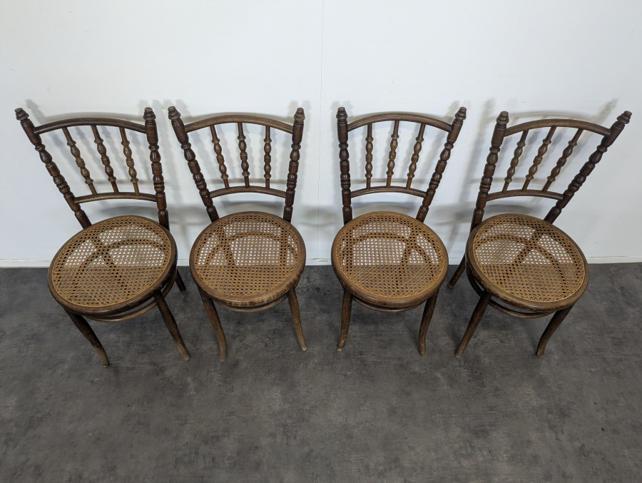 Série de 4 chaises de la maison Thonet