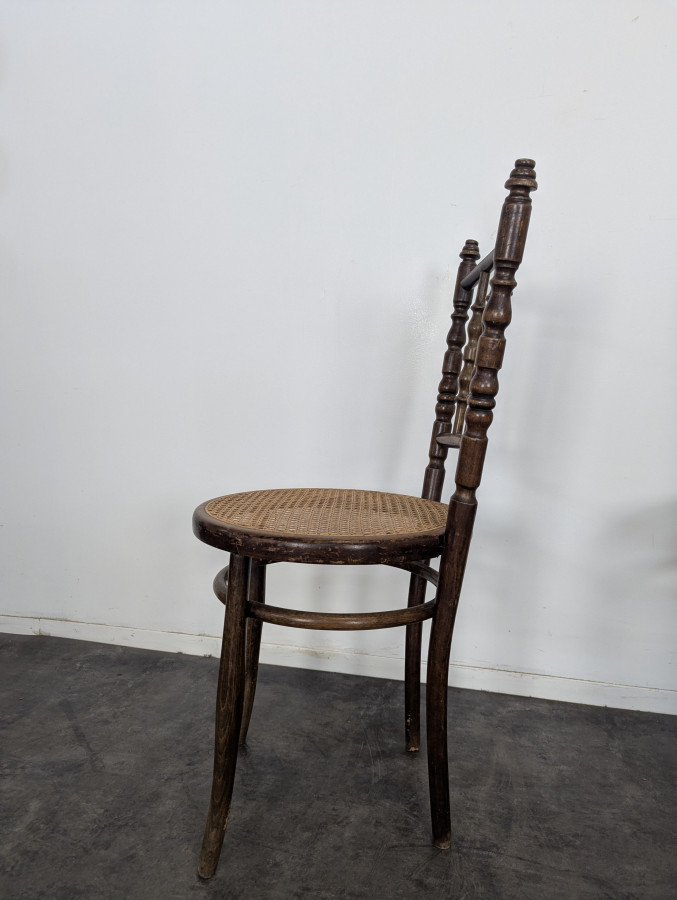 Série de 4 chaises de la maison Thonet