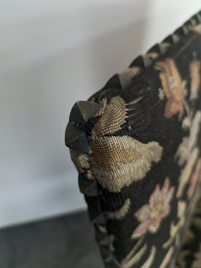 Paire de fauteuils de style Louis XIV en noyer