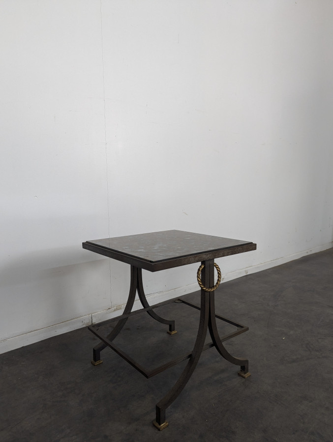 Table d'appoint neoclassique en fer forgé et verre eglomisé