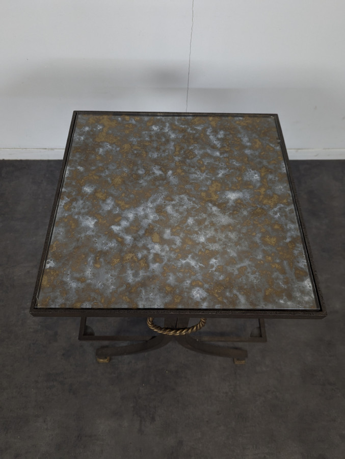 Table d'appoint neoclassique en fer forgé et verre eglomisé