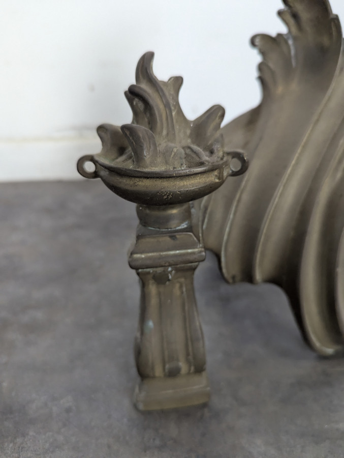 Paire de chenets rocaille en bronze de style Louis XV