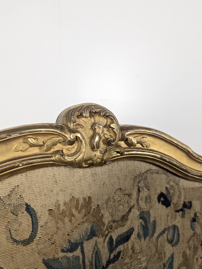 Écran de cheminée de style Louis XV en bois doré et tapisserie aux points