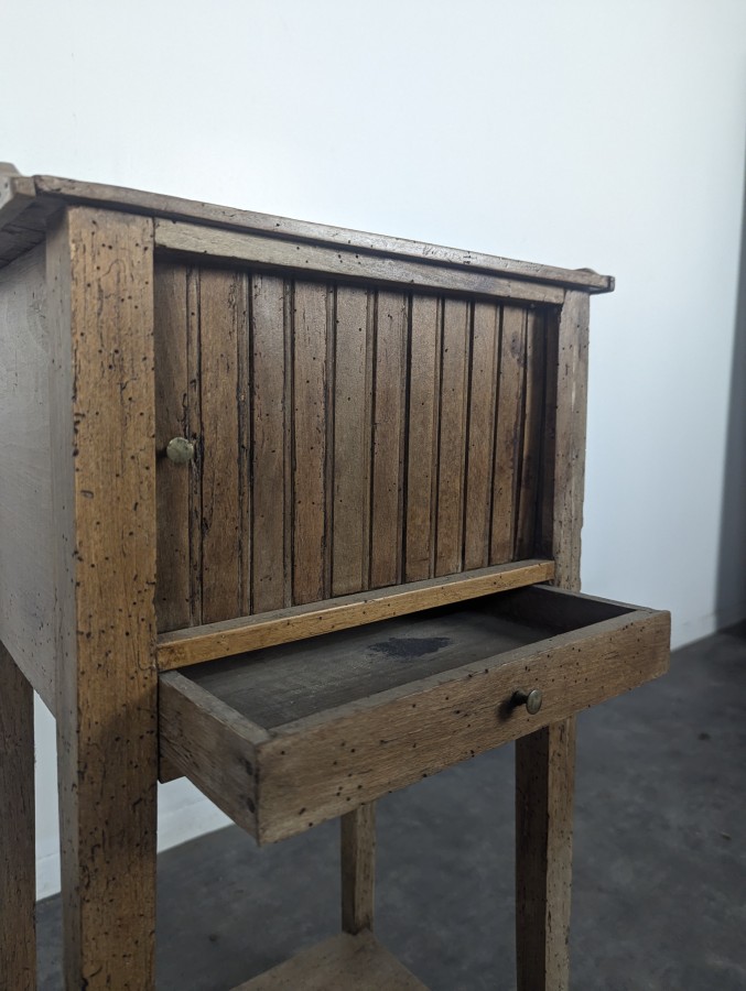 Table de chevet à rideau en chêne