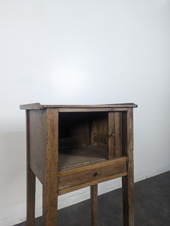 Table de chevet à rideau en chêne