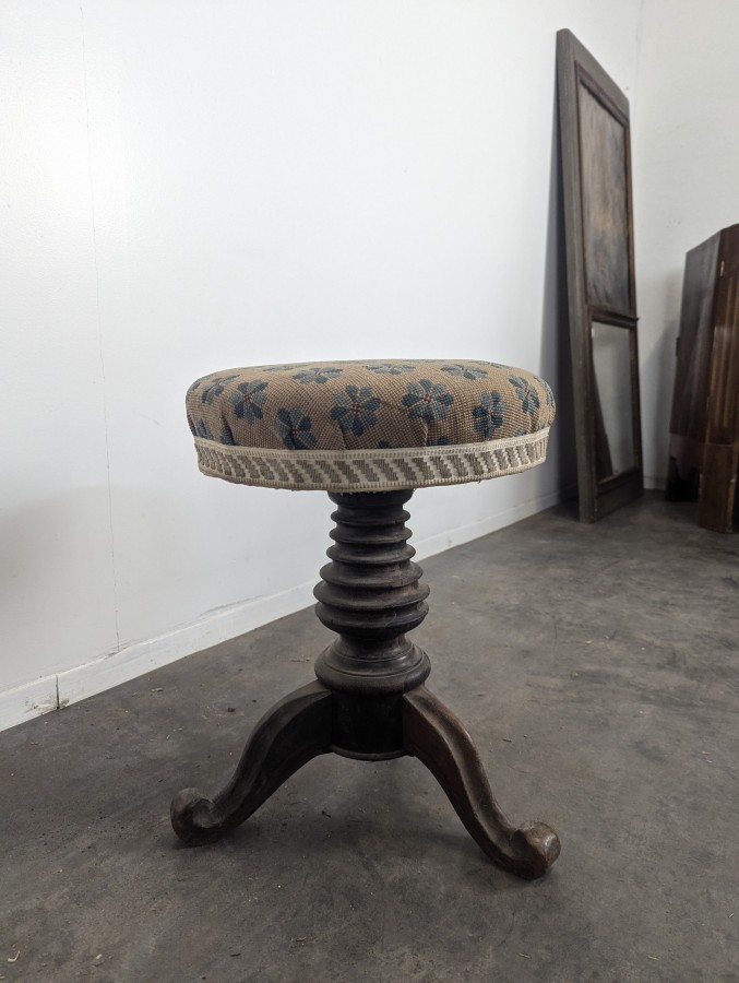 Tabouret de piano à vis en bois tourné
